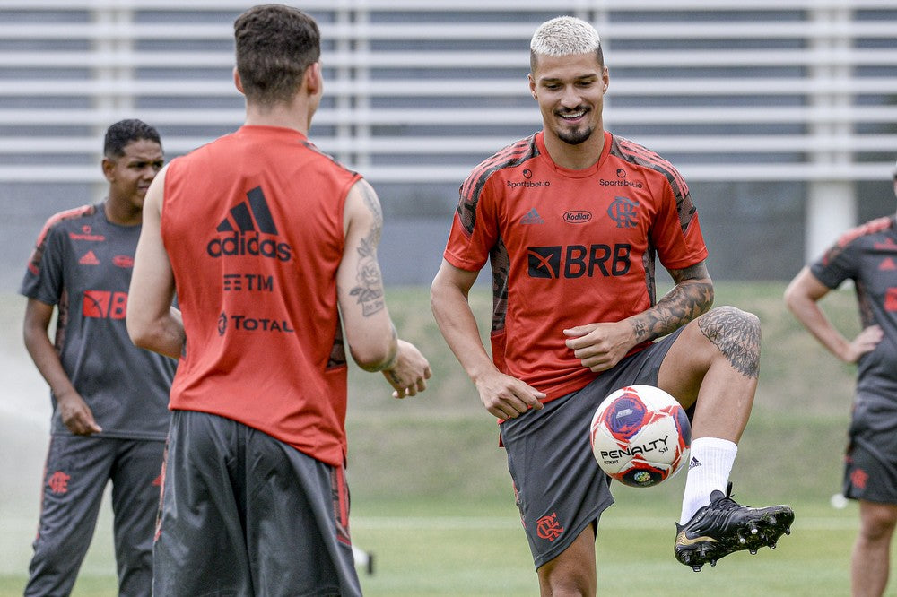 Flamengo reformula defesa para 2021 e pode chegar a R$ 45 mi com venda de pratas da casa